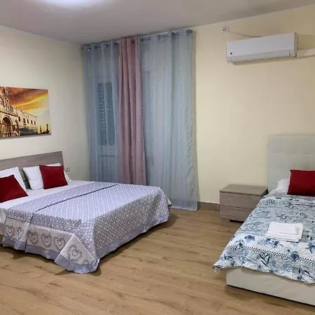 The Caponi Bros Bed and Breakfast Μέστρε