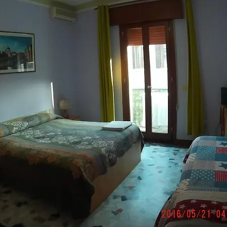 The Caponi Bros Bed and Breakfast Μέστρε