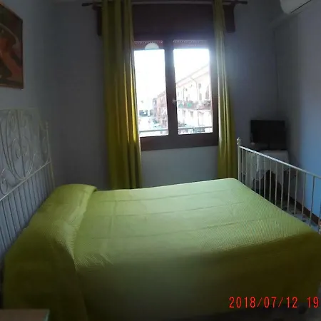 The Caponi Bros Bed and Breakfast Μέστρε